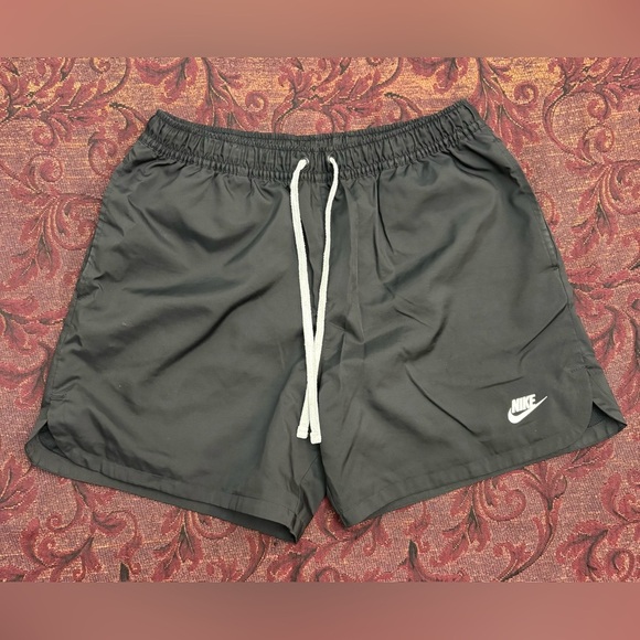 Nike Baggy Shorts - Picture 1 of 3